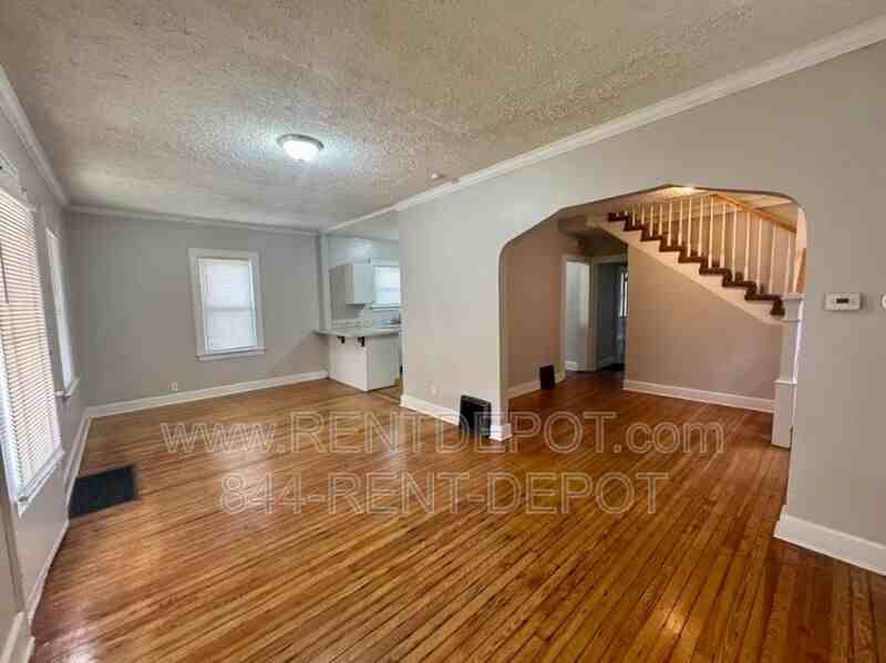 1016 Marshall Ave - Photo 2 of 9
