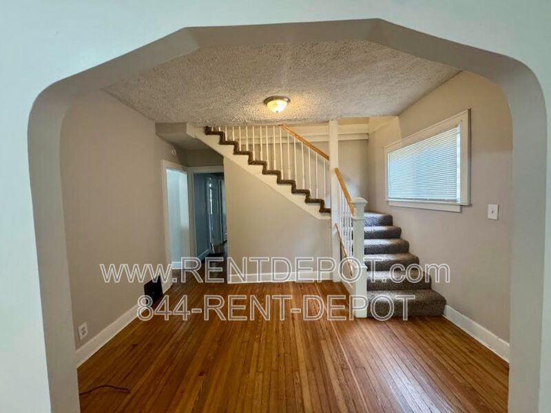 1016 Marshall Ave - Photo 3 of 9