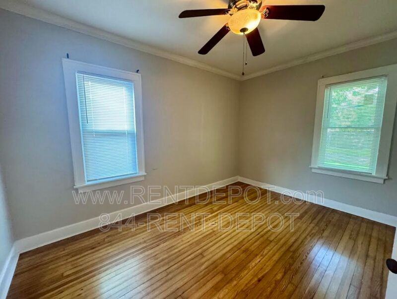 1016 Marshall Ave - Photo 5 of 9