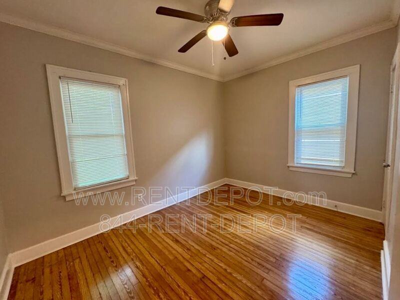 1016 Marshall Ave - Photo 6 of 9