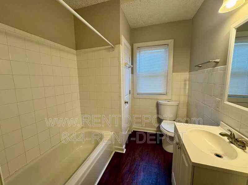 1016 Marshall Ave - Photo 7 of 9