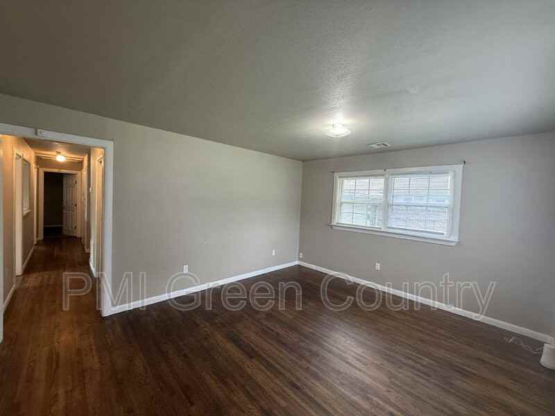 1039 E 51st Pl N - Photo 3 of 11