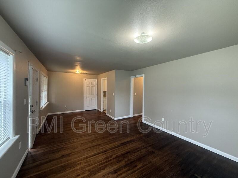 1039 E 51st Pl N - Photo 4 of 11