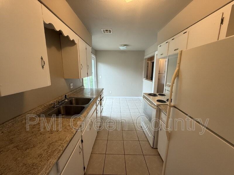 1039 E 51st Pl N - Photo 5 of 11
