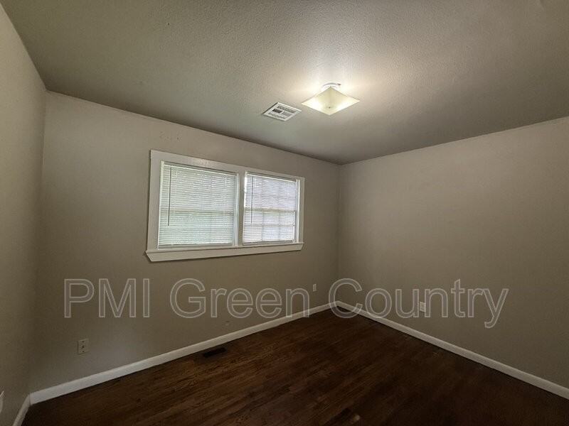 1039 E 51st Pl N - Photo 6 of 11