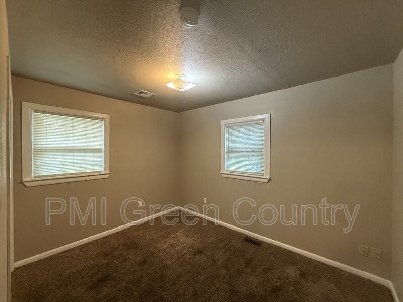 1039 E 51st Pl N - Photo 7 of 11
