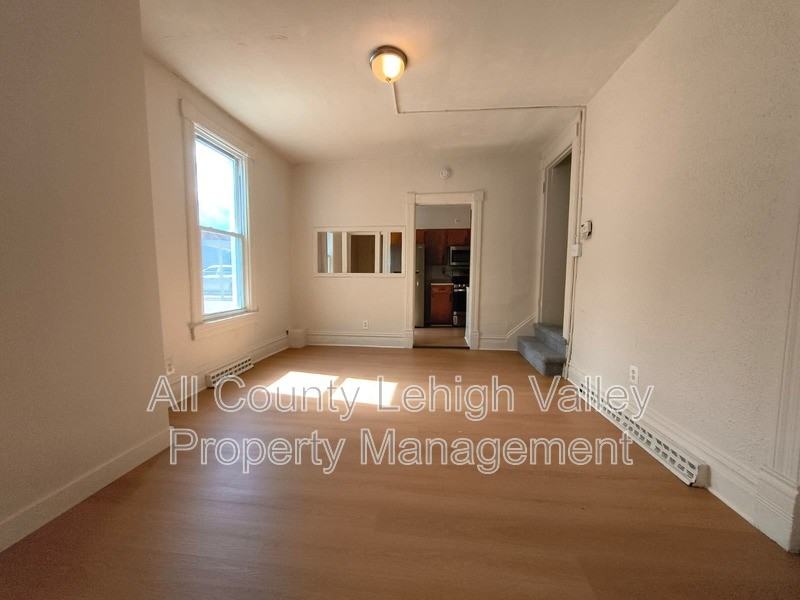 1141 Emmett St - Photo 5 of 14