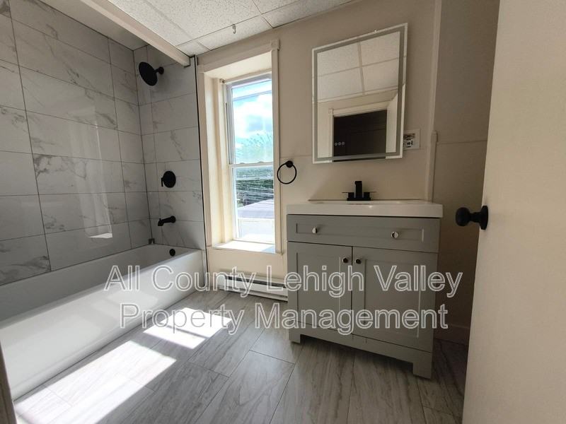 1141 Emmett St - Photo 6 of 14