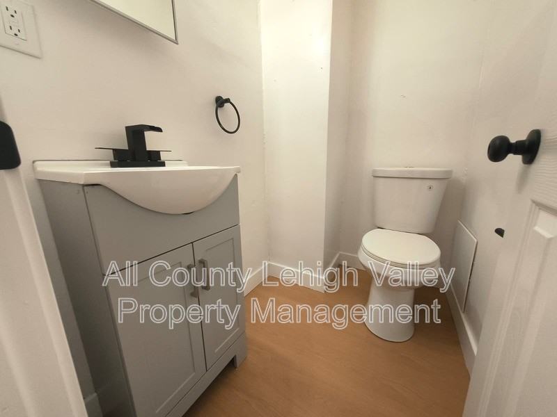 1141 Emmett St - Photo 7 of 14