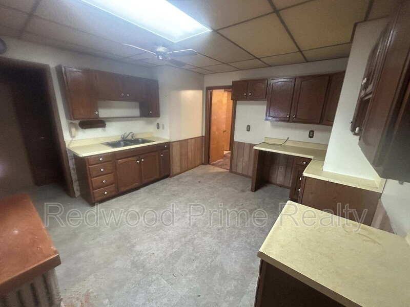 645 Coleman Ave - Photo 3 of 6