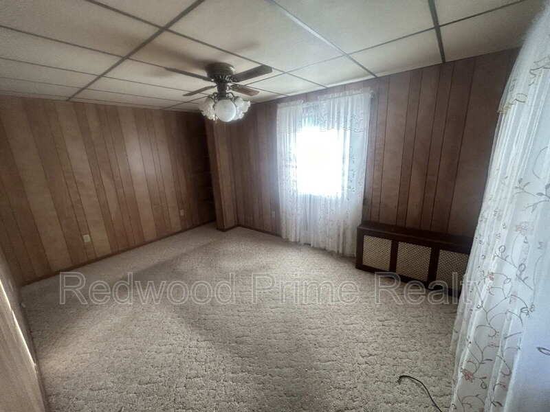 645 Coleman Ave - Photo 4 of 6