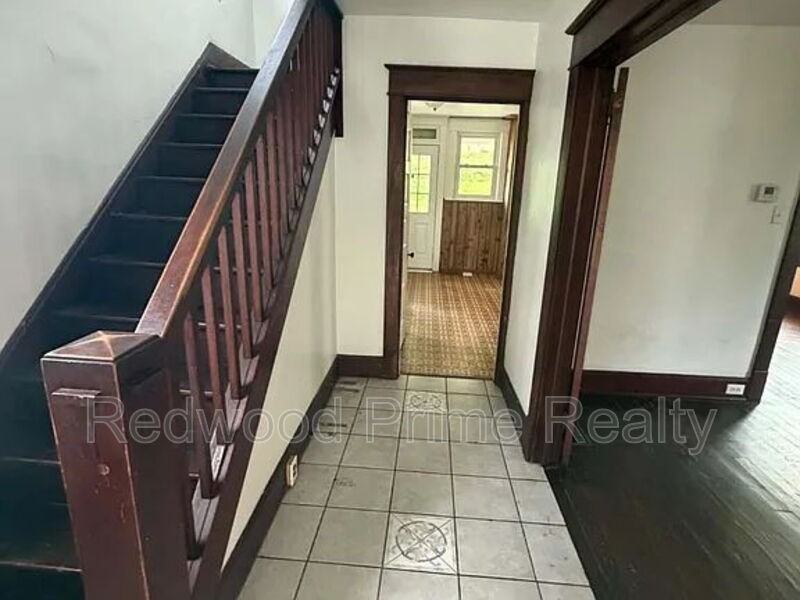 724 Russell Ave - Photo 2 of 10