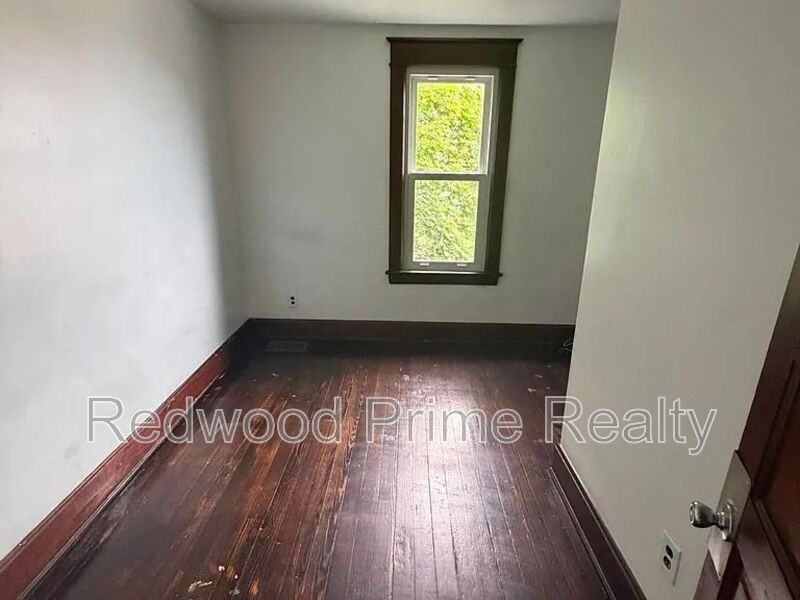 724 Russell Ave - Photo 7 of 10