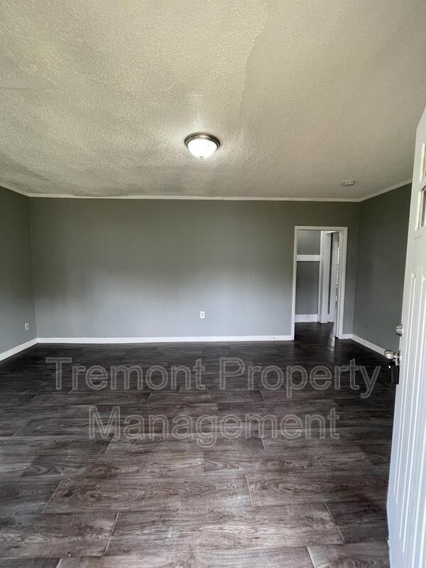 2702 Woodside St - Photo 2 of 17