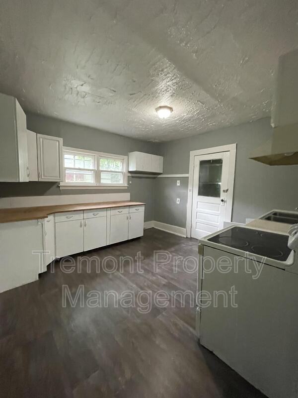 2702 Woodside St - Photo 3 of 17