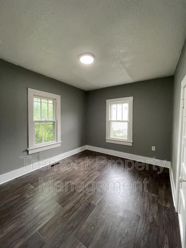 2702 Woodside St - Photo 4 of 17