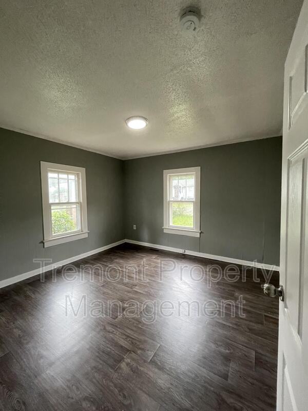 2702 Woodside St - Photo 6 of 17