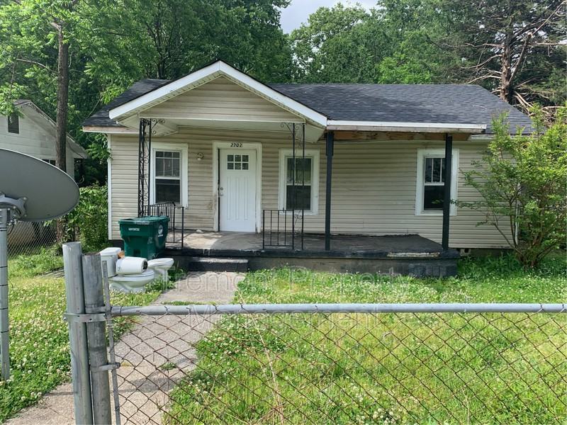 2702 Woodside St - Photo 7 of 17