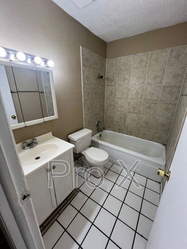 1042 Hendrix St - Photo 2 of 12