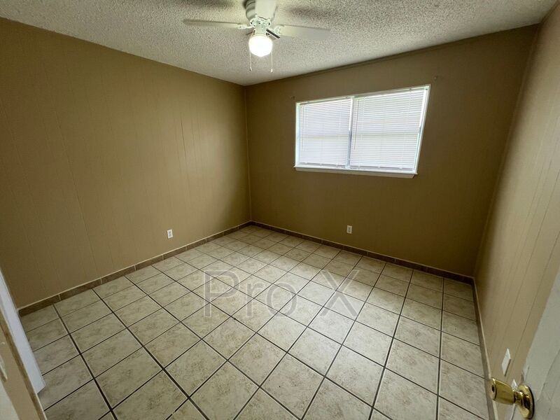 1042 Hendrix St - Photo 5 of 12