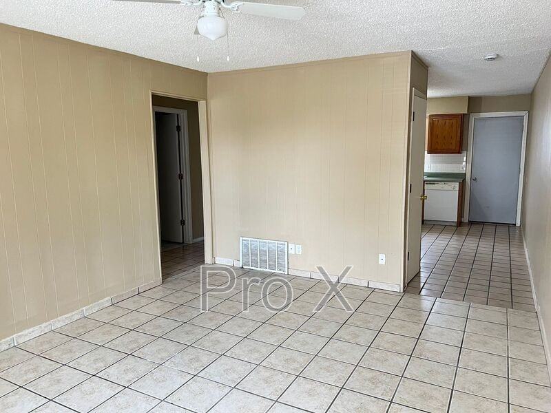 1042 Hendrix St - Photo 7 of 12