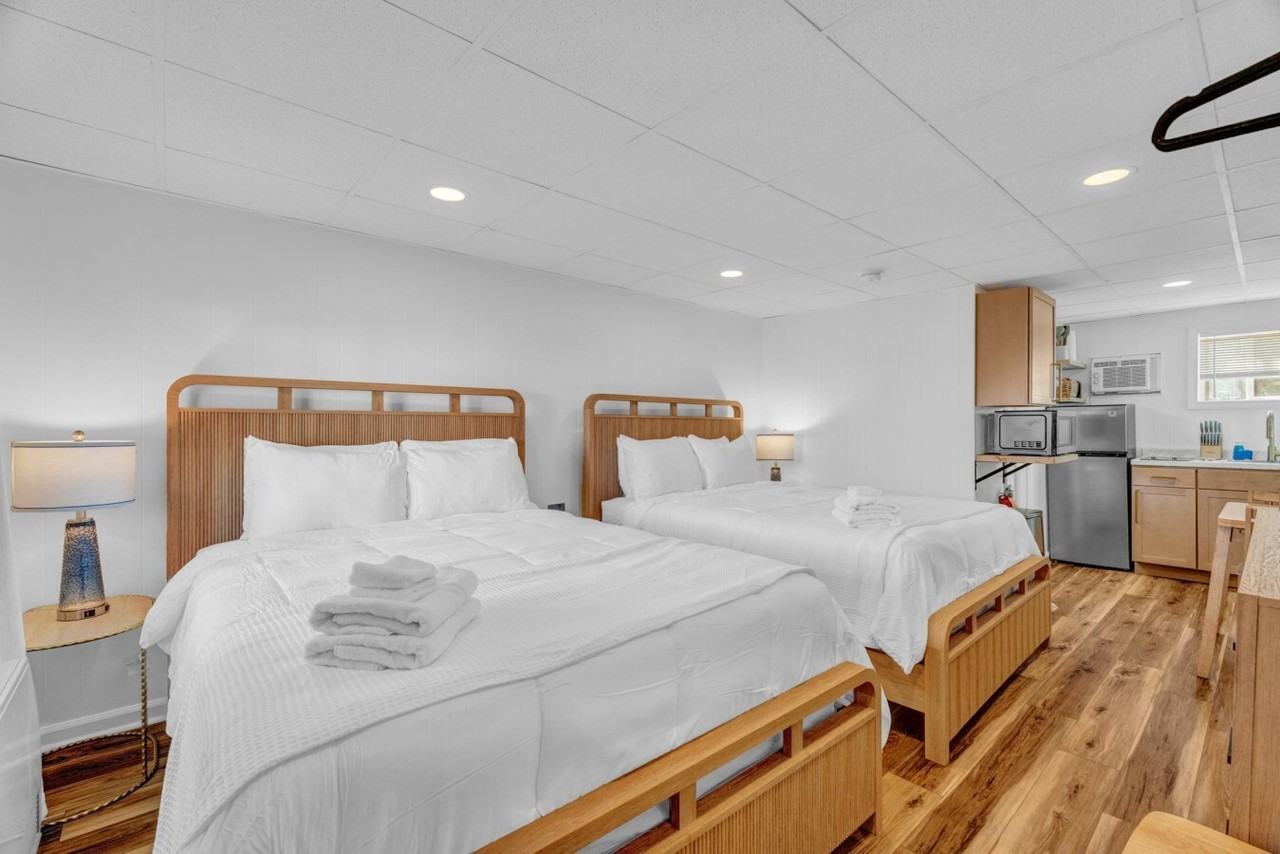 174 East Grand Avenue - Photo 2 of 24