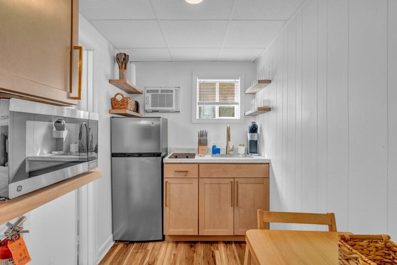 174 East Grand Avenue - Photo 4 of 24