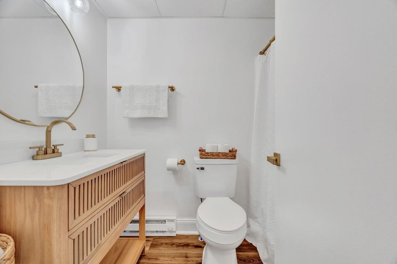174 East Grand Avenue - Photo 6 of 24