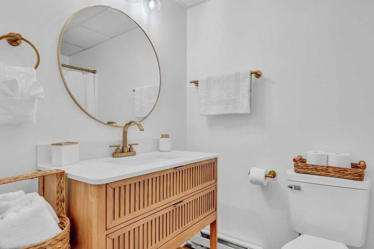 174 East Grand Avenue - Photo 7 of 24