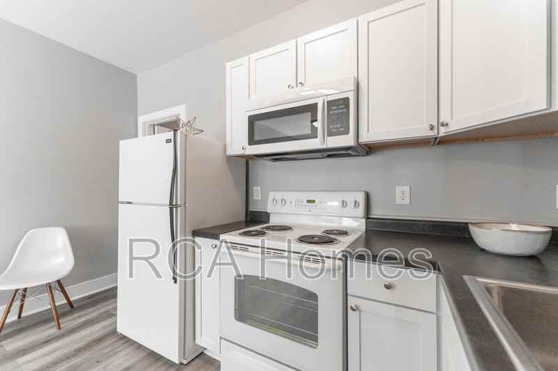 2831 N Kenwood Ave #7 - Photo 5 of 11