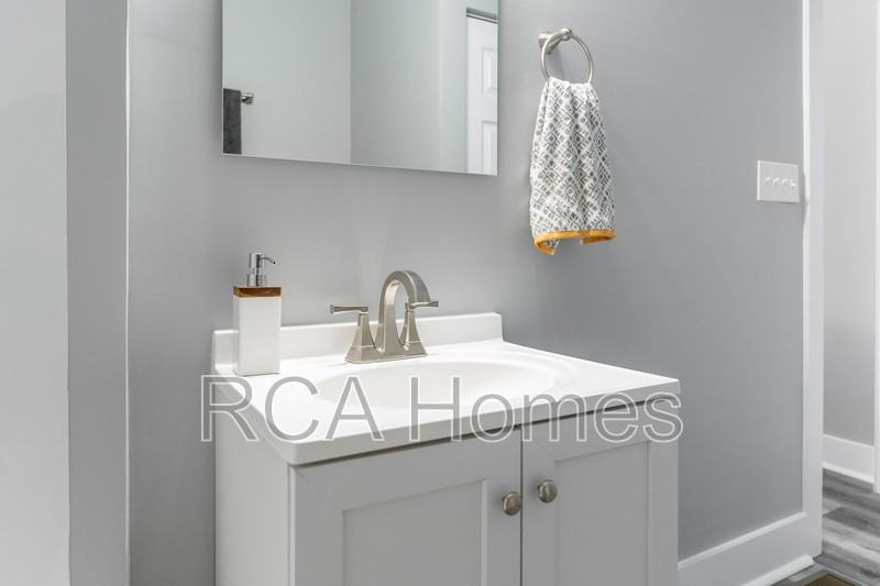 2831 N Kenwood Ave #7 - Photo 7 of 11