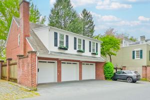 featured image of 206 E Marion St