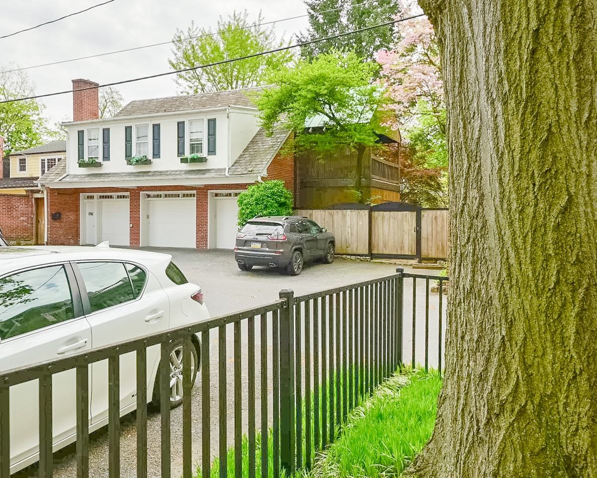 206 East Marion Street - Photo 2 of 20