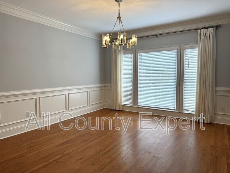 871 Lenox Ct Ne - Photo 4 of 36