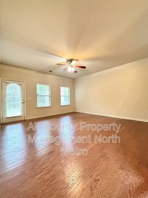 421 Parkstone Dr - Photo 2 of 13