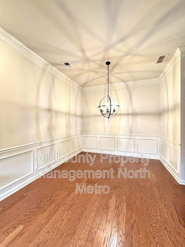 421 Parkstone Dr - Photo 5 of 13