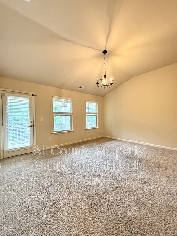 421 Parkstone Dr - Photo 6 of 13