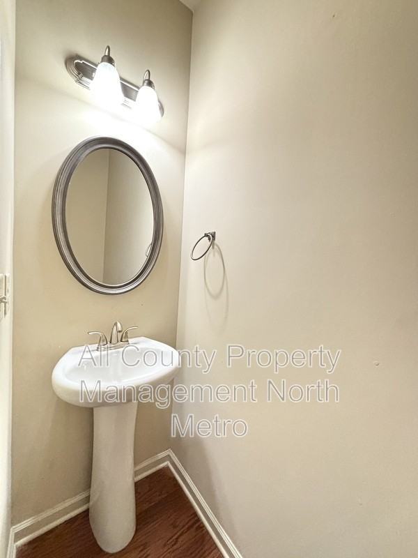 421 Parkstone Dr - Photo 7 of 13