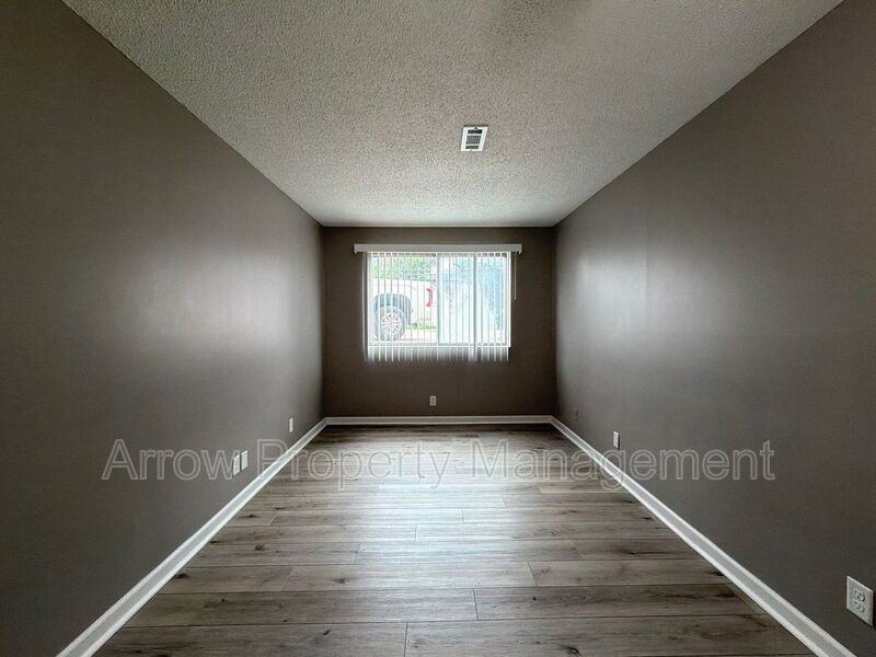 1119 E St #12 - Photo 3 of 9