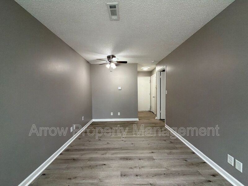1119 E St #12 - Photo 4 of 9