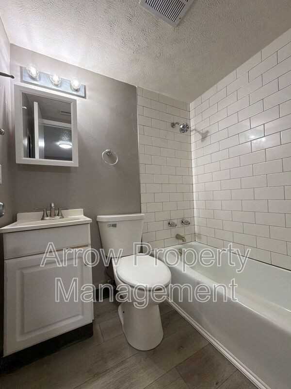 1119 E St #12 - Photo 5 of 9