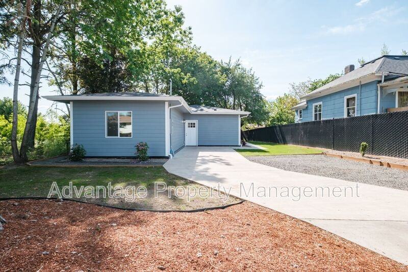 2190 Marion St Se - Photo 2 of 50
