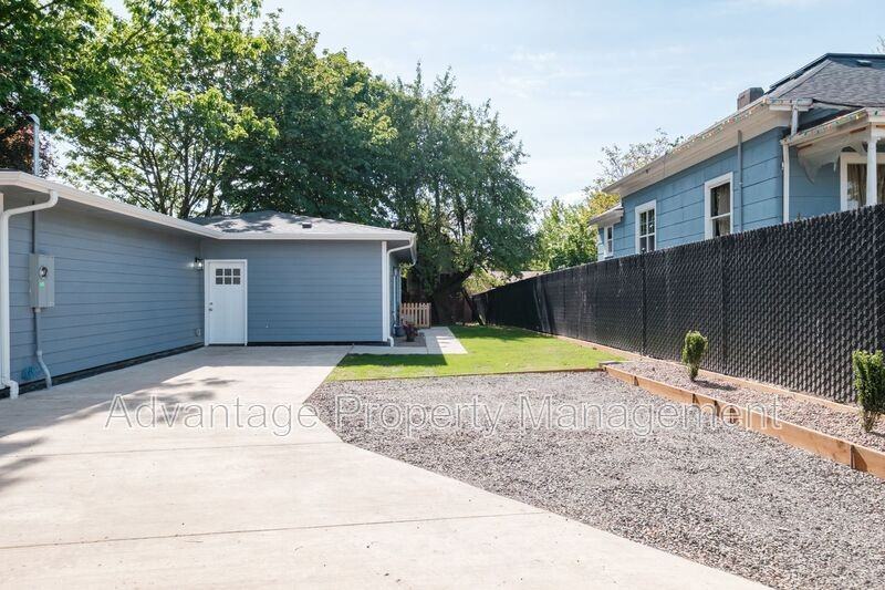 2190 Marion St Se - Photo 3 of 50