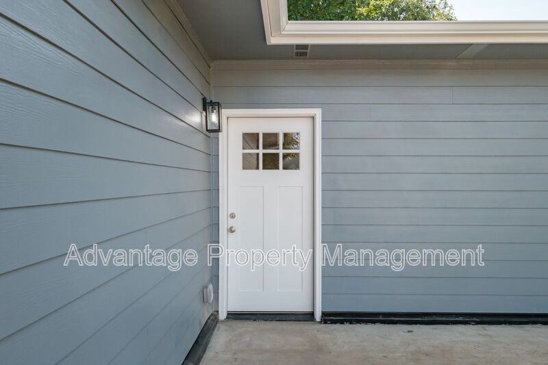2190 Marion St Se - Photo 4 of 50