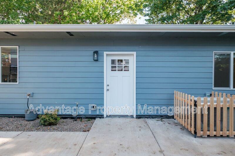 2190 Marion St Se - Photo 7 of 50