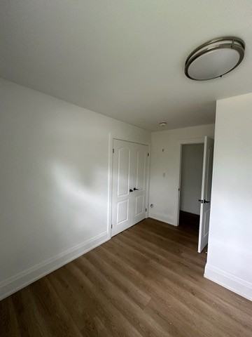 2294 Lake Shore Boulevard West - Photo 2 of 9