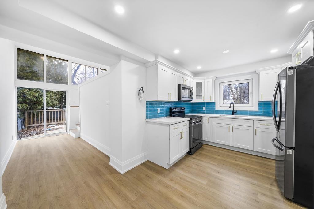 2294 Lake Shore Boulevard West - Photo 7 of 9