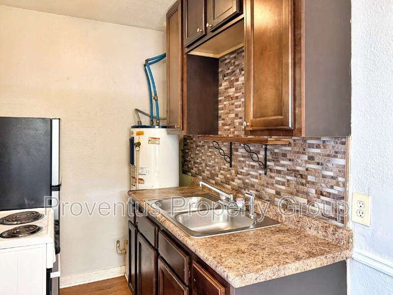4 Rowland Ct #B - Photo 4 of 8