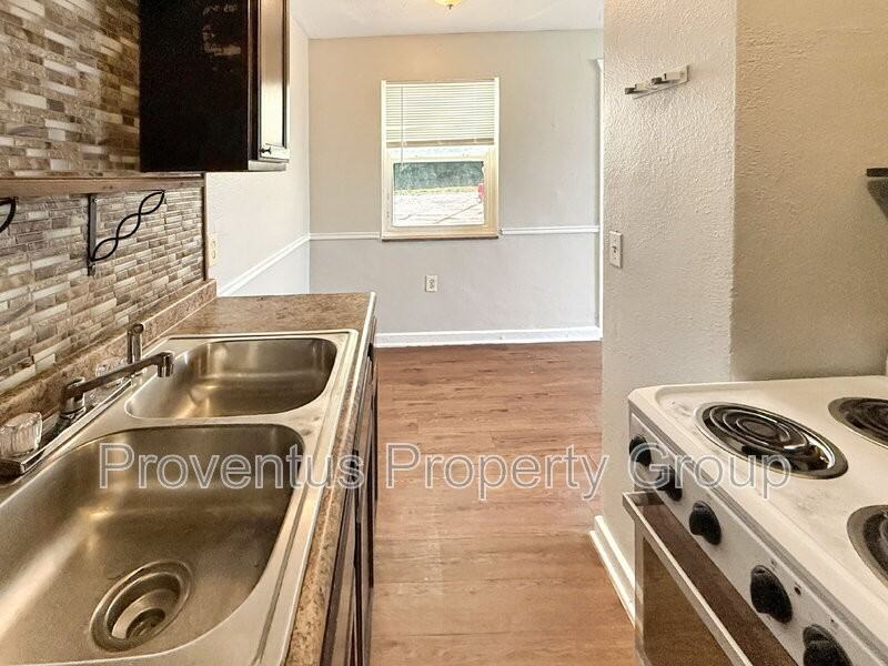 4 Rowland Ct #B - Photo 5 of 8
