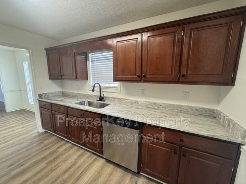 2208 Summerwind Dr - Photo 5 of 17